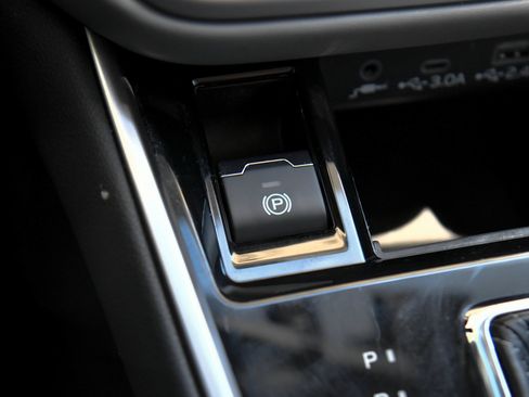 Used 2023 Subaru Outback Premium AWD/4WD image 25