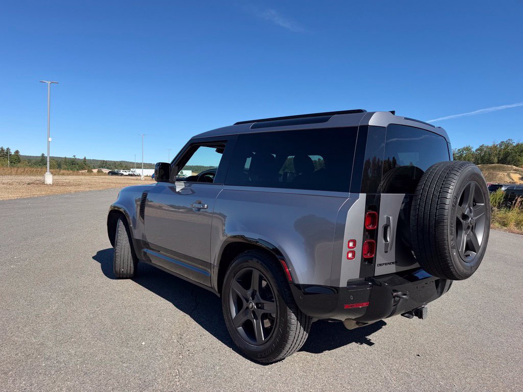 Used 2024 Land Rover Defender 90 X-Dynamic SE AWD/4WD image 2