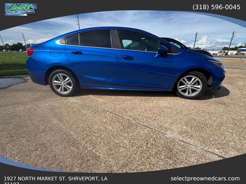 Used 2017 Chevrolet Cruze LT w/ Convenience Package FWD image 1