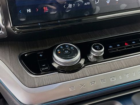 New 2026 Ford Expedition Platinum w/ Platinum Ultimate Package AWD/4WD image 17