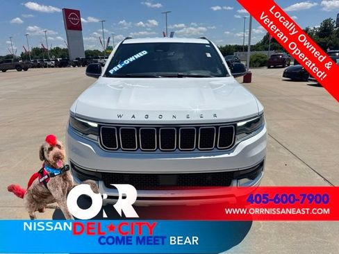 Used 2024 Jeep Wagoneer L Series II RWD image 8