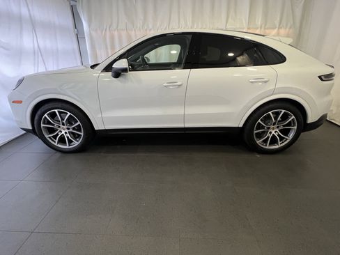 Certified 2025 Porsche Cayenne Coupe image 2