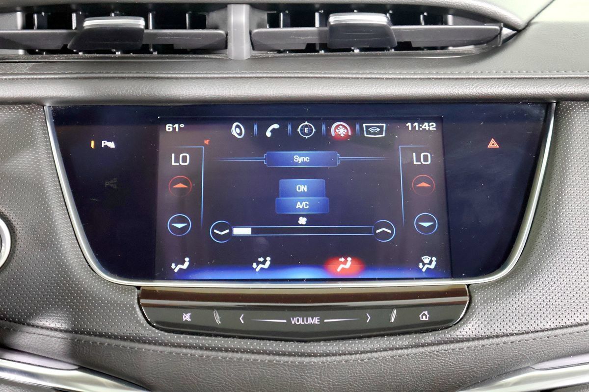 Used 2017 Cadillac XT5 Luxury w/ Driver Awareness Package AWD/4WD image 38