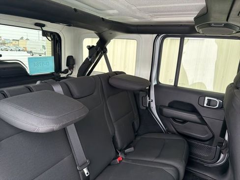 Used 2019 Jeep Wrangler Unlimited Sahara w/ Dual Top Group image 9