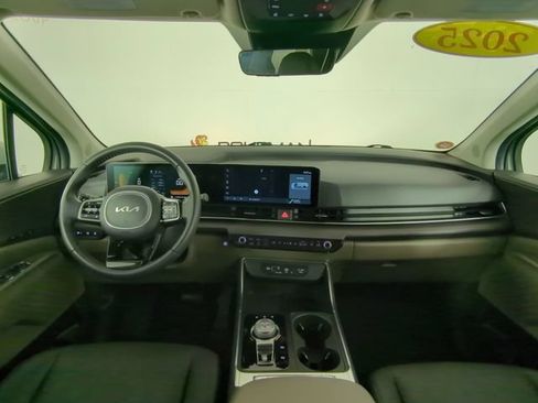 Used 2025 Kia Carnival EX FWD image 20