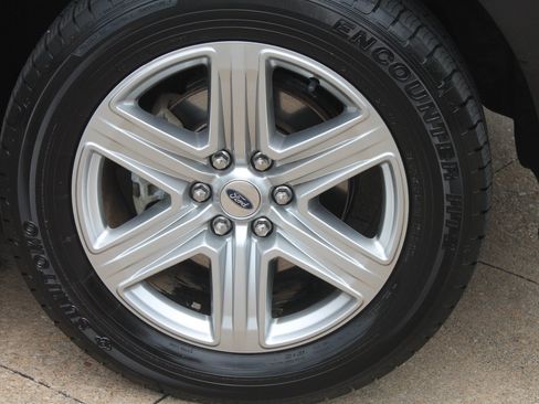 Used 2019 Ford Expedition XLT w/ Equipment Group 202A RWD image 3