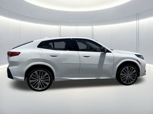 Used 2025 BMW X2 xDrive28i w/ Technology Package AWD/4WD image 6