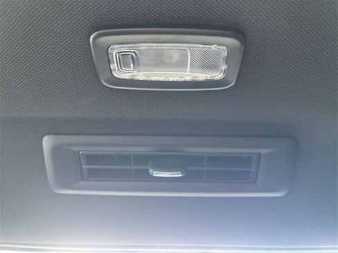 Used 2021 GMC Yukon XL SLT image 21