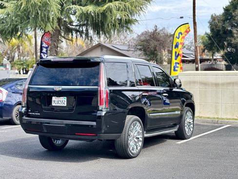 Used 2017 Cadillac Escalade Luxury image 4