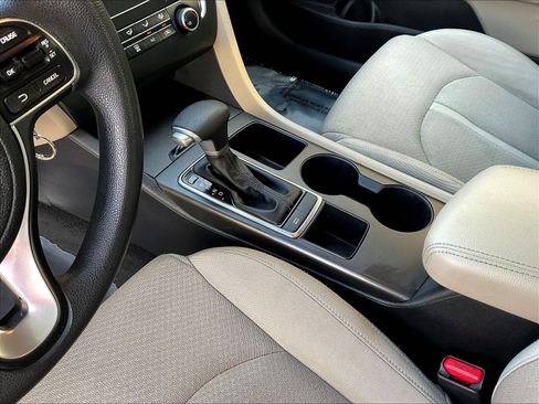 Used 2017 Kia Optima LX FWD image 17