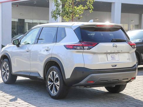 Used 2021 Nissan Rogue SV image 10