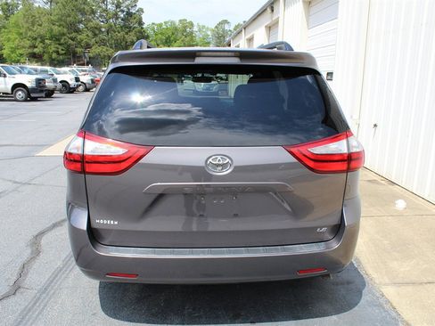 Used 2015 Toyota Sienna LE image 15