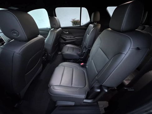 Used 2022 Chevrolet Traverse LT w/ LPO, Floor Liner Package FWD image 19