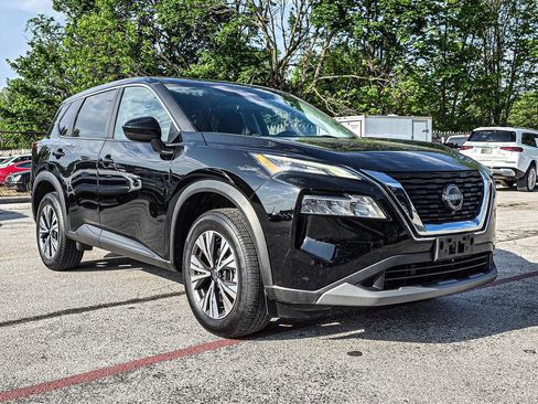 Used 2023 Nissan Rogue SV image 1