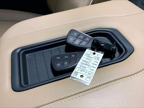 Used 2024 Chevrolet Tahoe Premier w/ Premium Package 2 image 14