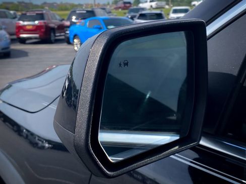 Used 2019 GMC Acadia SLT FWD image 2
