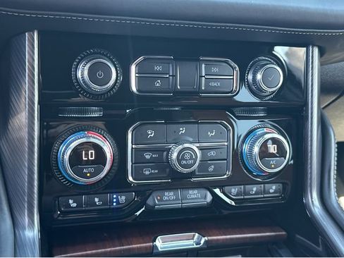 Used 2023 GMC Yukon Denali Ultimate AWD/4WD image 29