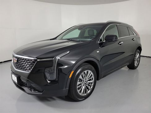 Certified 2025 Cadillac XT4 Premium Luxury image 2