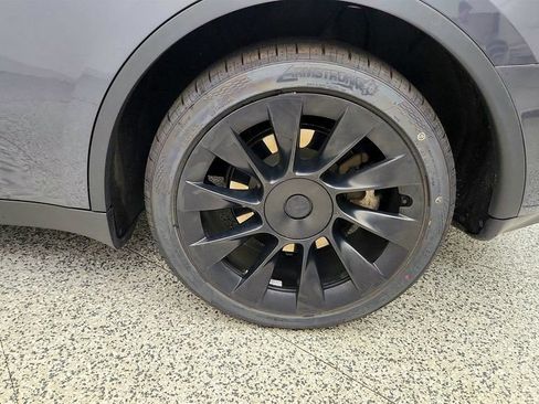 Used 2023 Tesla Model Y Long Range AWD/4WD image 9