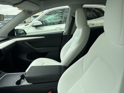 Used 2024 Tesla Model Y Performance image 4