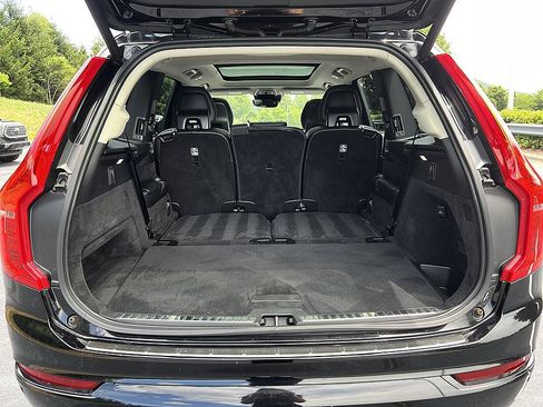 Used 2021 Volvo XC90 T5 Momentum w/ Climate Package FWD image 23