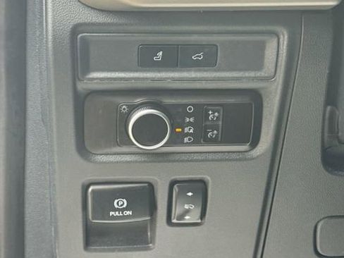 Used 2023 Ford Expedition XLT image 27