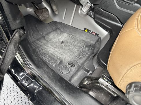 Used 2020 Jeep Wrangler Unlimited Sahara image 16