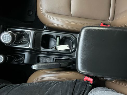 Used 2021 Jeep Wrangler Unlimited Sport image 29