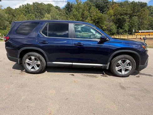 Used 2025 Honda Pilot EX-L image 3
