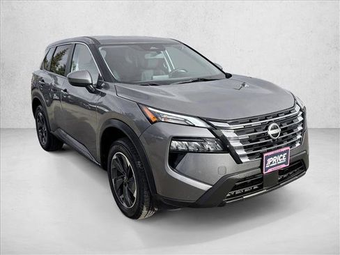 Used 2024 Nissan Rogue SV image 3