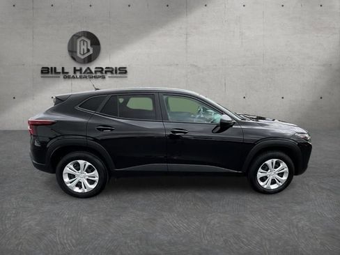 Used 2025 Chevrolet Trax LS w/ Driver Confidence Package FWD image 5