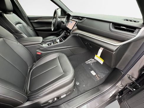 New 2025 Jeep Grand Cherokee L Limited w/ Black Appearance Package image 33