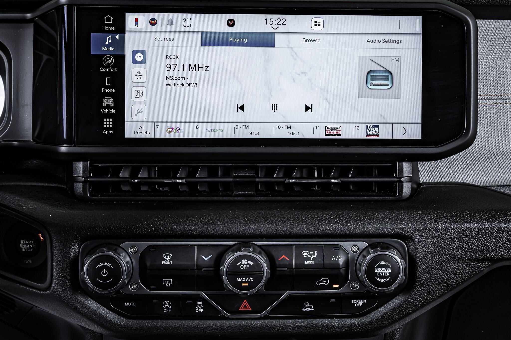 Used 2025 Jeep Gladiator Sport AWD/4WD image 25