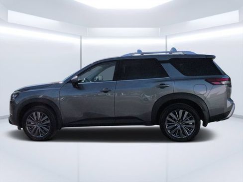 Used 2025 Nissan Pathfinder SL w/ SL Premium Package FWD image 6
