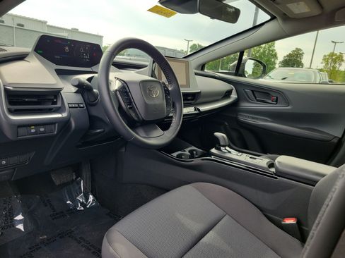 Used 2025 Toyota Prius LE FWD image 19