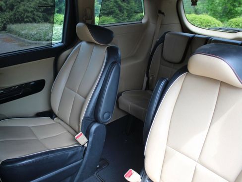 Used 2016 Kia Sedona SX FWD image 18