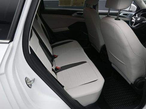 Used 2025 Volkswagen Taos SE image 25