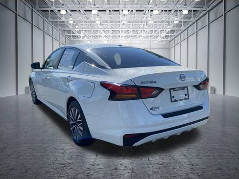 Used 2025 Nissan Altima 2.5 SV FWD image 9