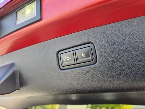 Used 2025 Genesis GV70 2.5T AWD/4WD image 14