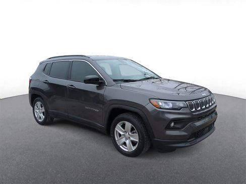 Certified 2022 Jeep Compass Latitude image 2