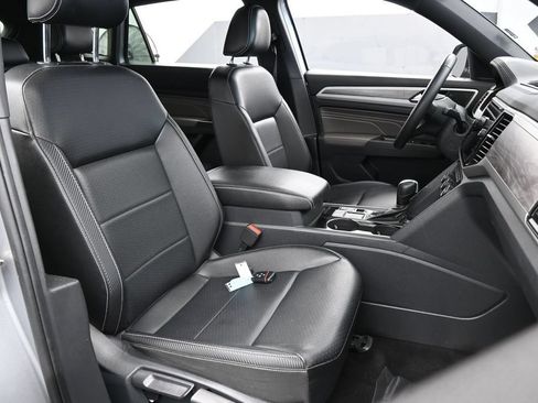 Used 2022 Volkswagen Atlas Cross Sport SE FWD image 47