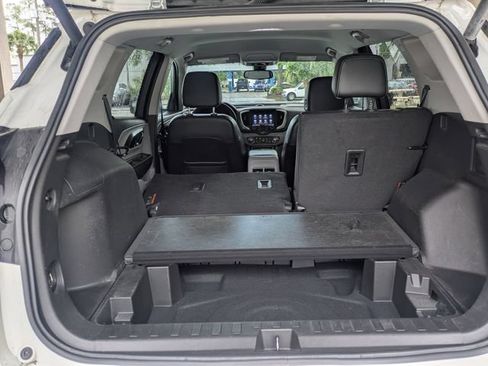 Used 2024 GMC Terrain SLT FWD image 12