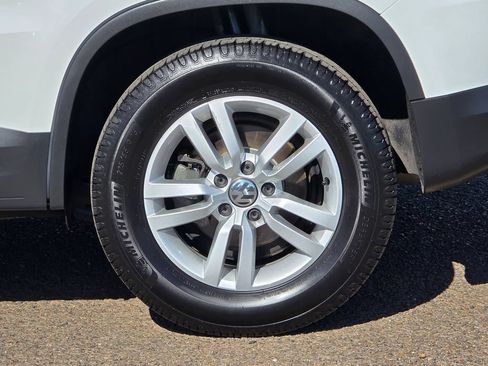 Used 2017 Volkswagen Tiguan S FWD image 25