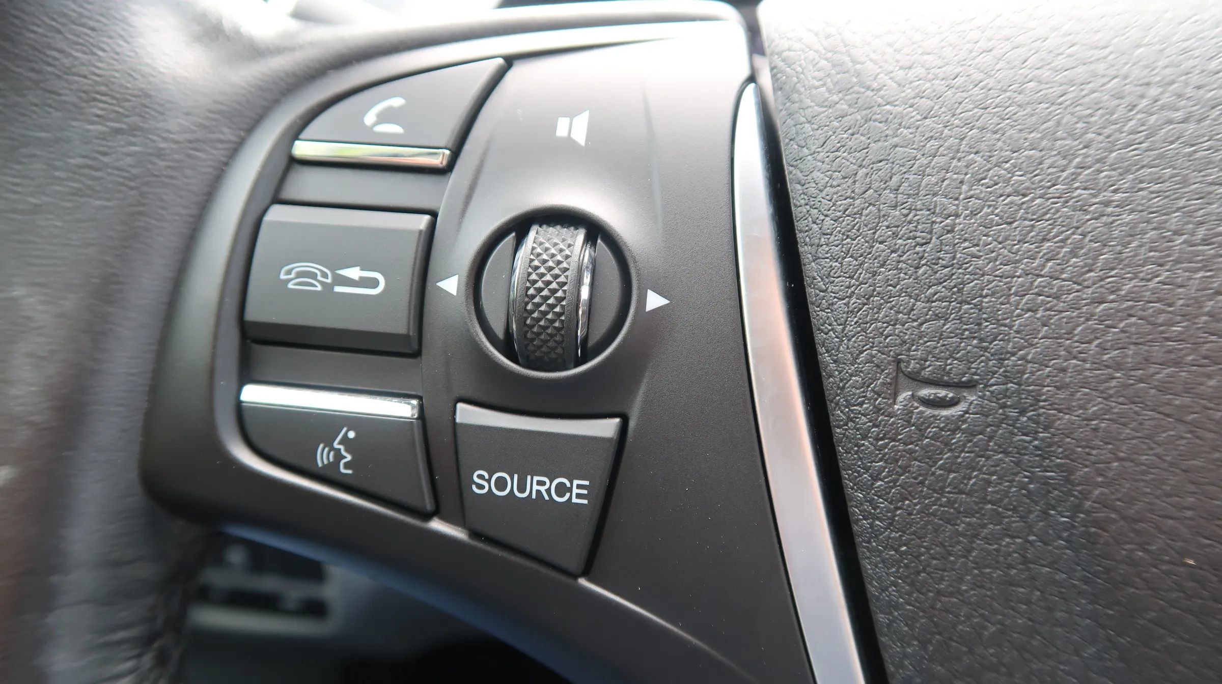 Used 2018 Acura TLX w/ Technology Package FWD image 38