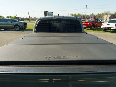 Used 2022 Toyota Tacoma TRD Off-Road image 11
