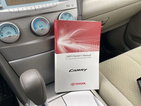 Used 2009 Toyota Camry LE image 19