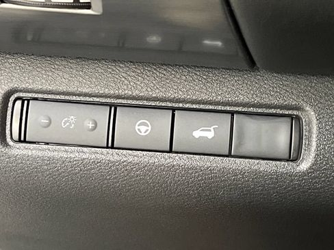 Used 2024 Nissan Pathfinder SL AWD/4WD image 49