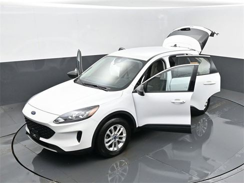 Used 2022 Ford Escape SE w/ Cold Weather Package image 28