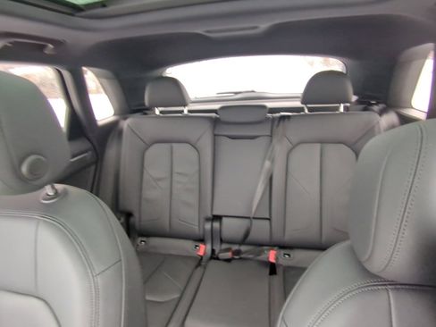 Used 2024 Audi Q3 2.0T Premium Plus w/ Premium Plus Package image 5