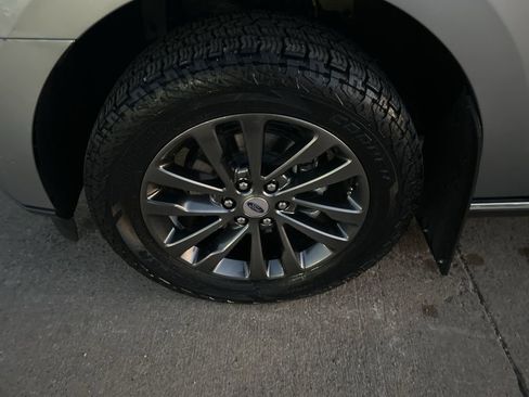 Used 2020 Ford Expedition Limited image 35